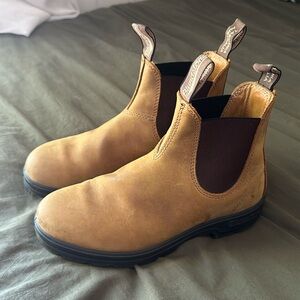 Blundstone || 561 Chelsea Boots in Crazy Horse Sand Tan Brown AU 5 US 8